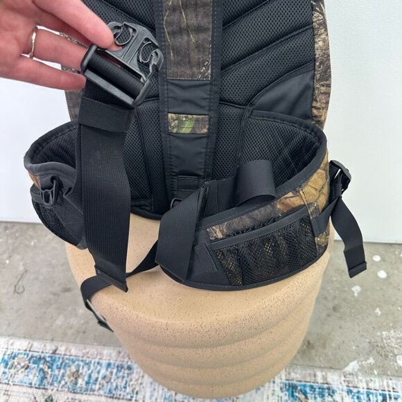 L.L Bean Mossy Oak Break Up Turkey Soft Shell Camo Hunting Backpack - Picture 9 of 10